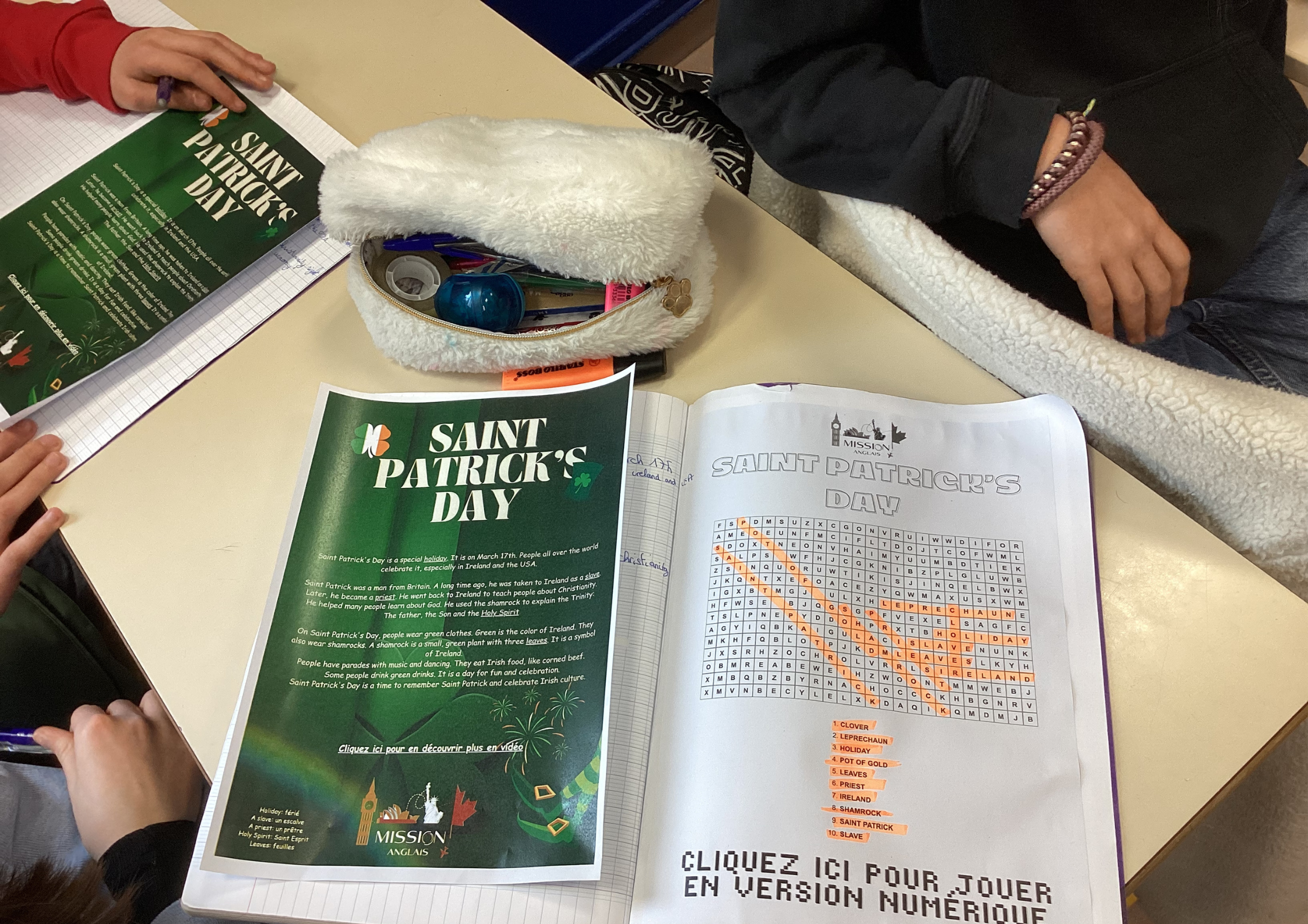Grille de mots croisés sur la Saint-Patrick en anglais : vocabulaire thématique (leprechaun, shamrock, rainbow) adapté aux élèves DYS.